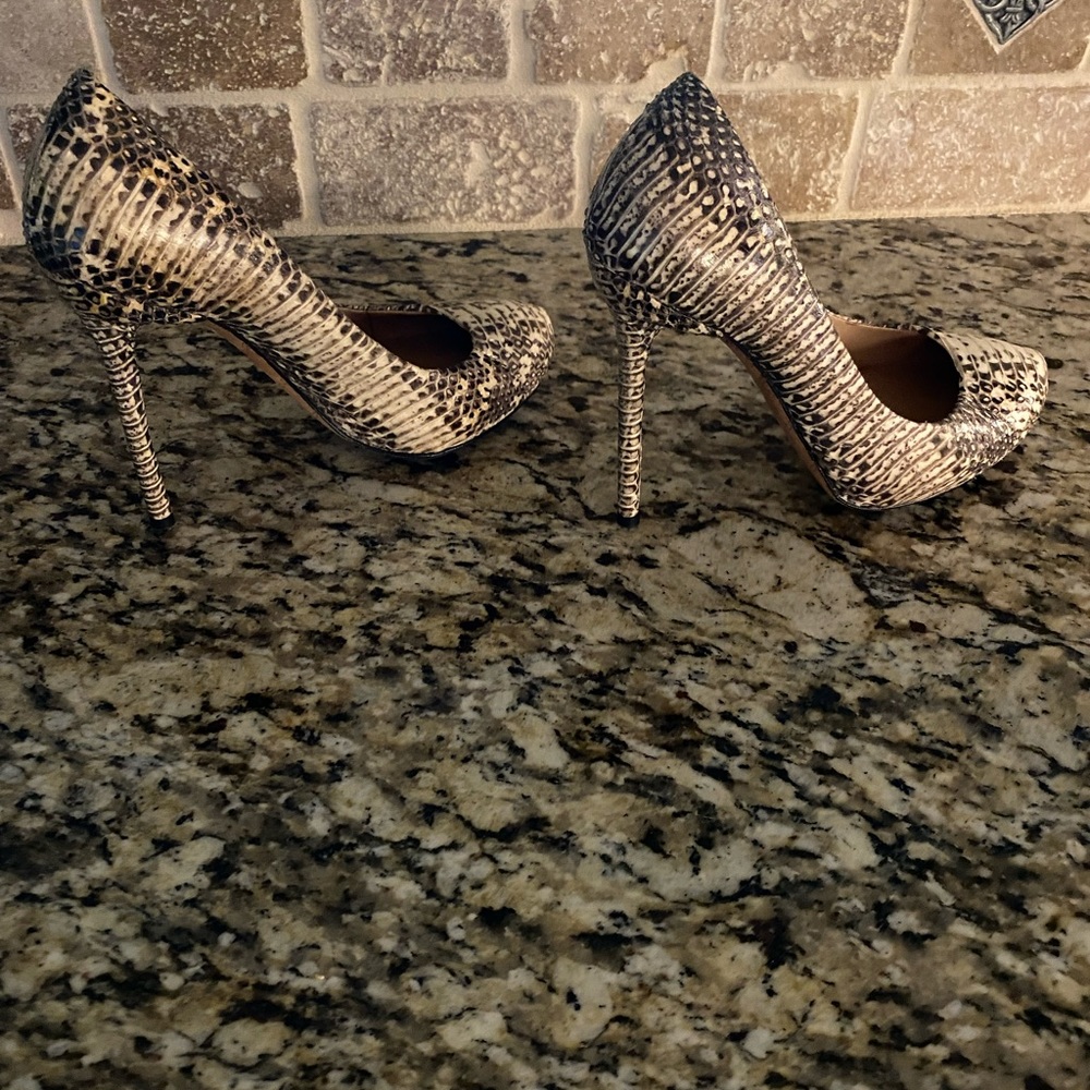 Ladies L.A.M.B high heels - Snake skin print size6